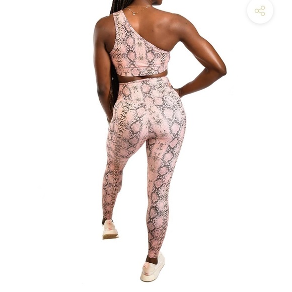 Til You Collapse Effortless Scrunch Leggings- Pink, Black, Gold Boa Large snake - Picture 3 of 12